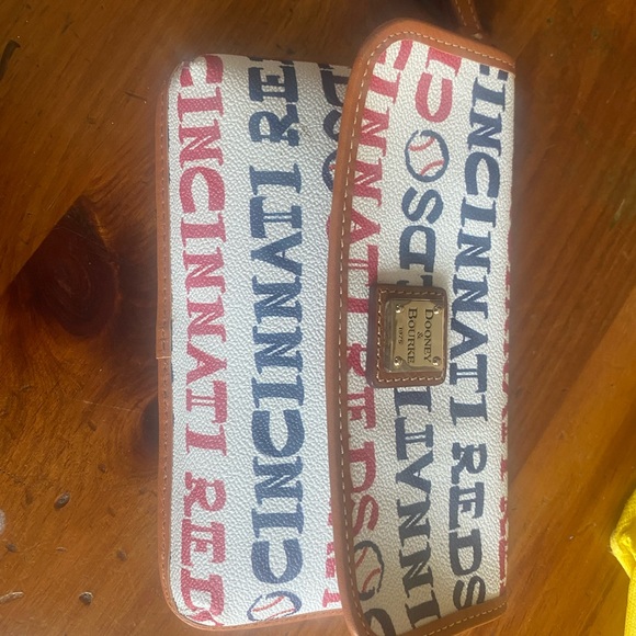 Meet your Posher, Julie - Picture 1 of 1